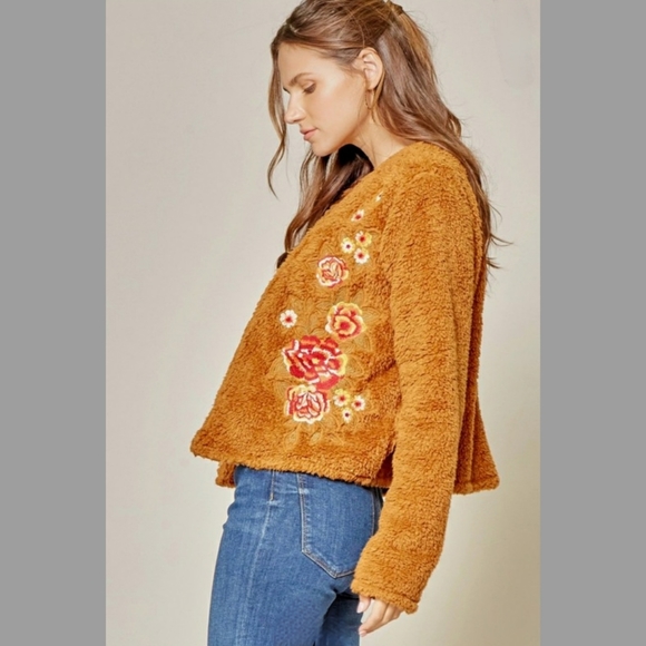 NWT Embroidered Boho Style Faux Fur Jacket - Picture 6 of 8